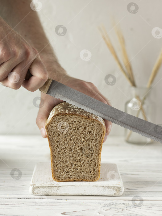 Скачать Нарезанный батон хлеба на закваске фотосток Ozero