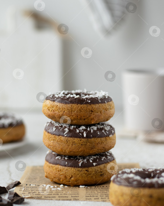 Скачать Пончики в шоколадной глазури фотосток Ozero