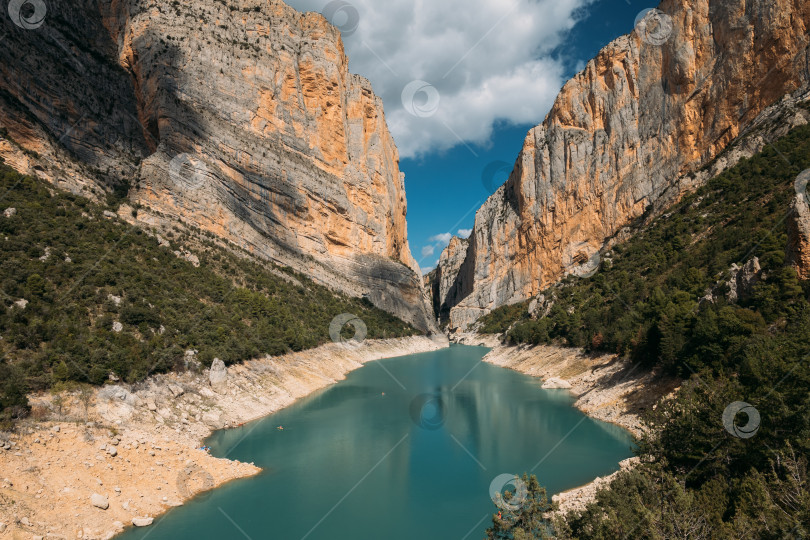 Скачать Ущелье Конгост-де-Мон-Ребей в Каталонии, Испания, летом фотосток Ozero