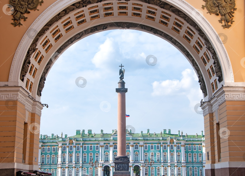 Скачать Санкт-Петербург, Россия - Зимний дворец Эрмитаж. фотосток Ozero