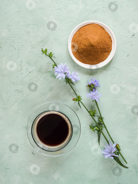 Скачать Кофе с цикорием. Заменитель традиционного кофе, травяной напиток из корней цикория фотосток Ozero