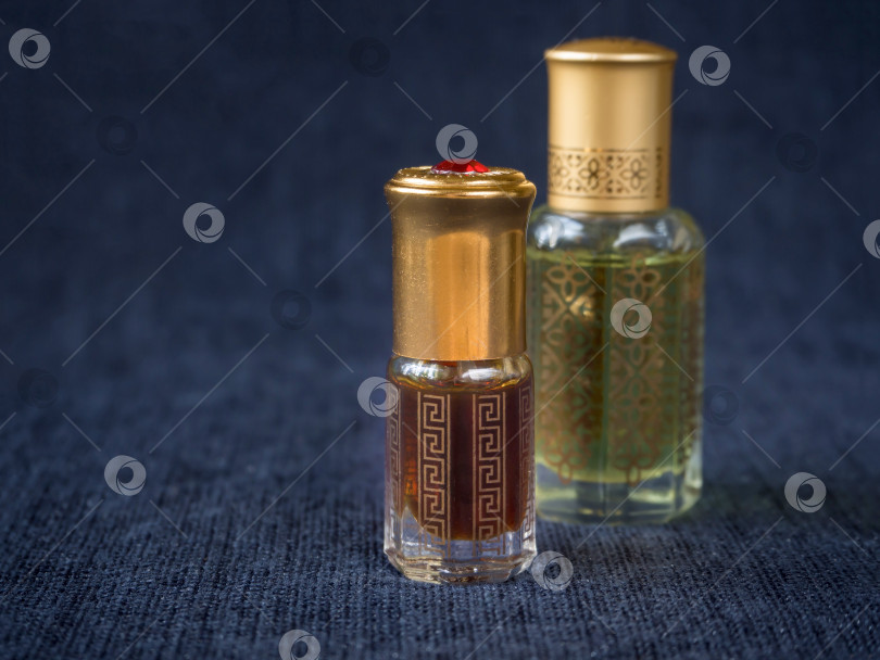 Скачать Духи Arabian oud attar или ароматы с маслом агарового дерева в мини-флаконах. фотосток Ozero