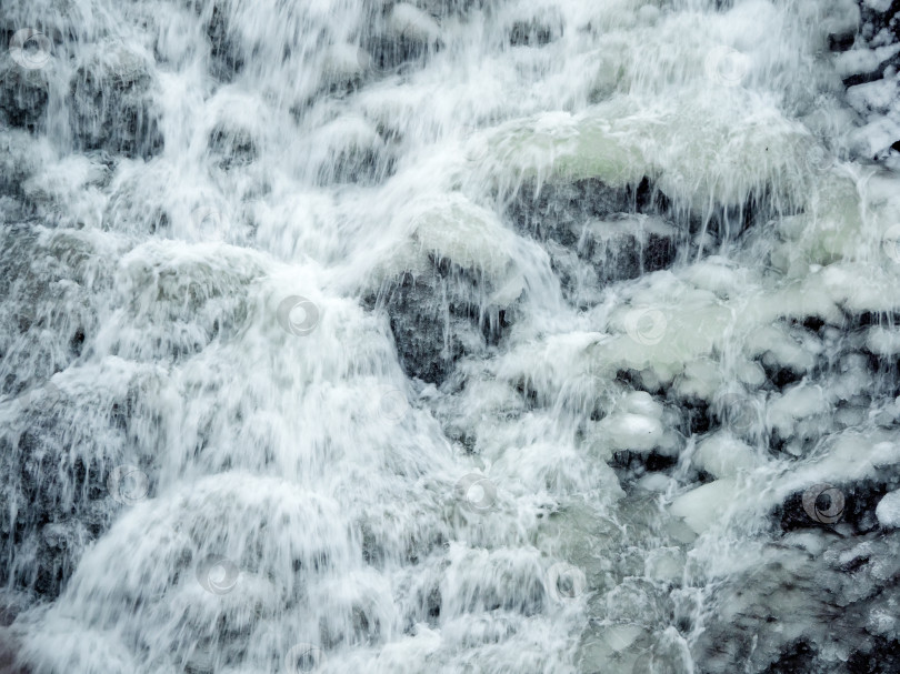 Скачать Замерзший горный водопад. Водопад со льдом. Более широкий фон. фотосток Ozero