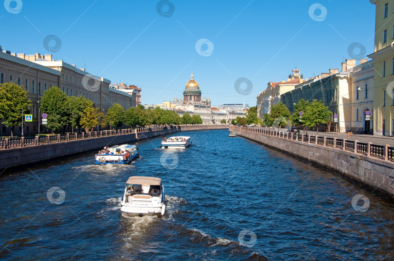 Скачать Санкт-Петербург, вид на Исаакиевский собор с реки Мойки. фотосток Ozero