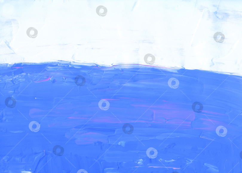 Скачать Абстрактный сине-белый текстурированный фон. Картина мастихином, минималистичный фон. Мазки кистью по бумаге. Современное искусство фотосток Ozero