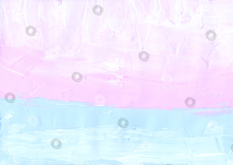 Скачать Абстрактный пастельно-розовый, голубой и белый текстурированный фон. Минималистская живопись. Мазки кистью по бумаге. Современное искусство. фотосток Ozero