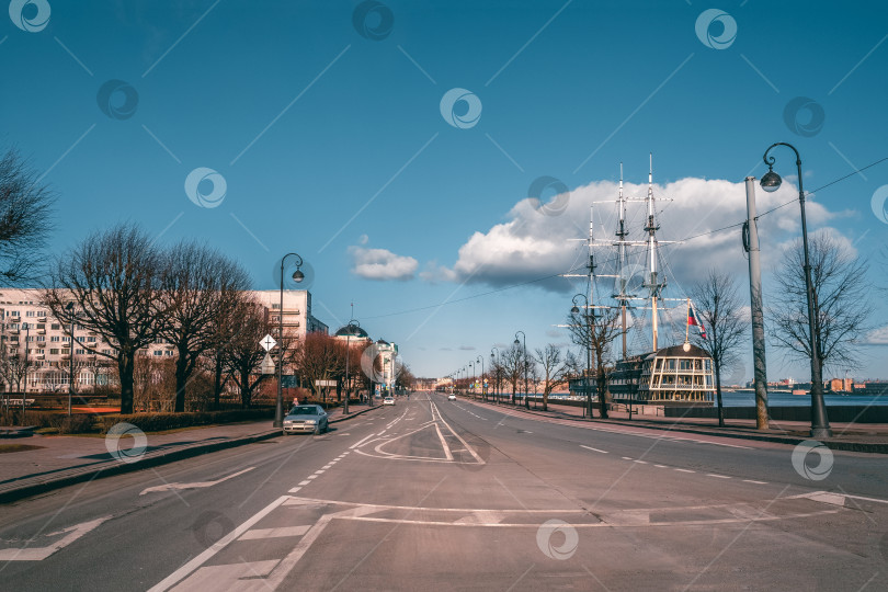 Скачать Пустой город без машин. Улица исторического центра фотосток Ozero