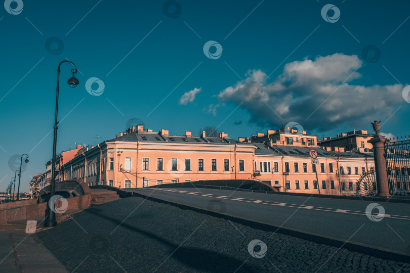 Скачать Улица исторического центра Санкт-Петербурга. Пустой город без людей. Город на карантине фотосток Ozero