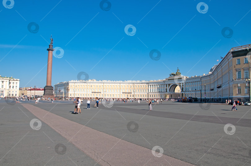 Скачать Санкт-Петербург, Россия - Дворцовая площадь. фотосток Ozero