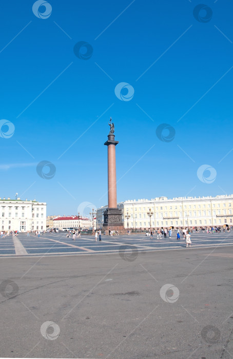 Скачать Санкт-Петербург, Россия - Дворцовая площадь. фотосток Ozero