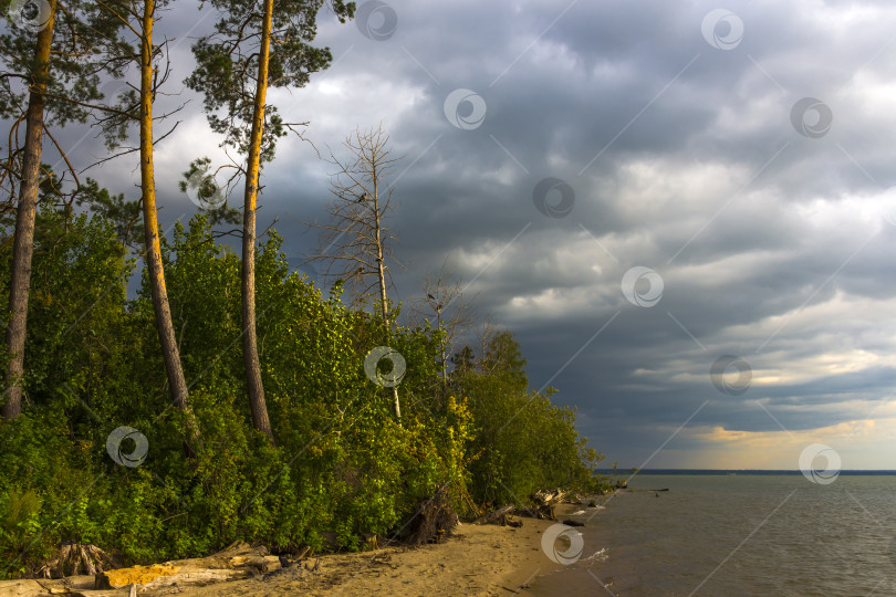 Скачать Вечерняя река Обь перед бурей фотосток Ozero