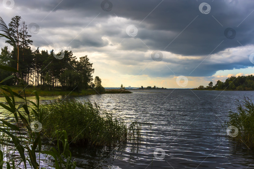 Скачать Вечерняя река Обь перед бурей фотосток Ozero