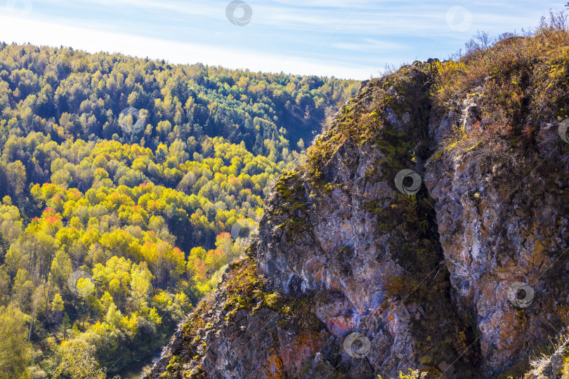 Скачать Осенний пейзаж в горах Берда. Сибирь, Россия фотосток Ozero