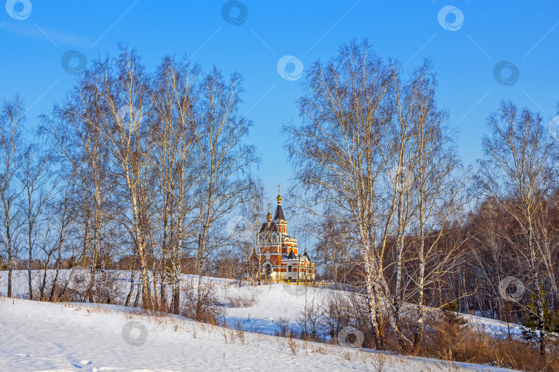 Скачать Сибирский зимний пейзаж с церковью фотосток Ozero