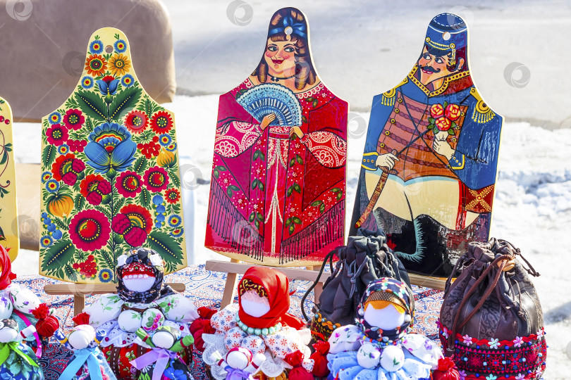 Скачать Предметы домашнего обихода ручной работы, выполненные в традиционном национальном русском стиле фотосток Ozero