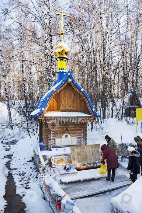 Скачать Природный источник пресной питьевой воды, святой источник, место паломничества сибиряков фотосток Ozero