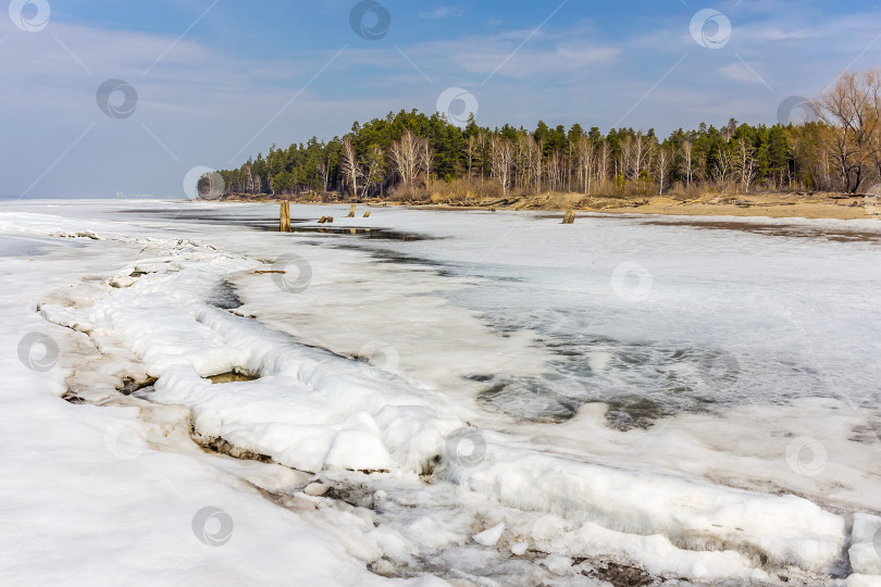 Скачать Весенний пейзаж на Сибирской реке фотосток Ozero