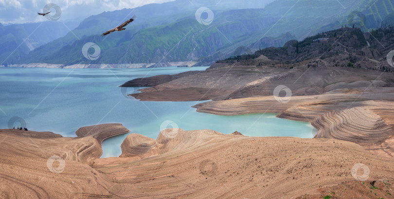 Скачать Чиркейское водохранилище - крупнейший искусственный водоем на Кавказе. Он расположен на реке Сулак. фотосток Ozero