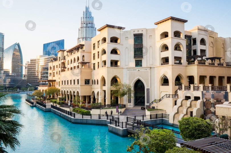 Скачать Дубай. Роскошный интерьер мраморного крупнейшего торгового центра Dubai Mall фотосток Ozero