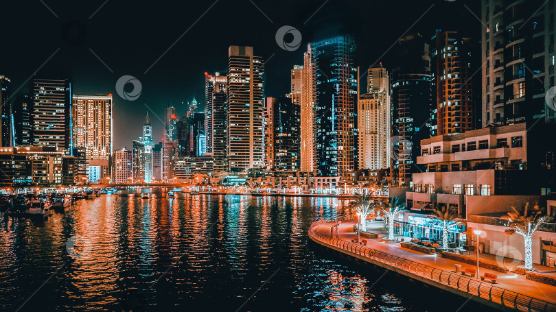 Скачать Ночной город Дубая фотосток Ozero