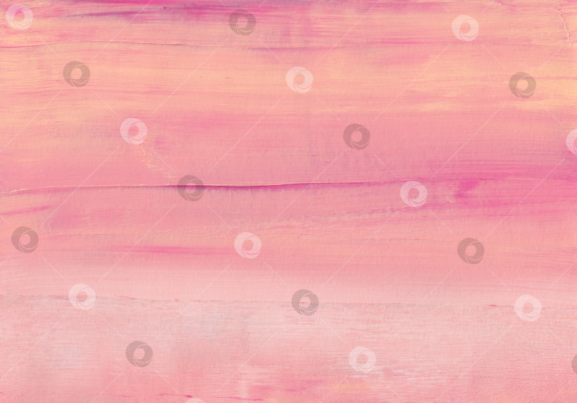 Скачать Абстрактный фон в мягкую полоску пастельно-розового и кремового цветов. Мазки кистью по бумаге. Современное искусство. Фон с ручной росписью фотосток Ozero