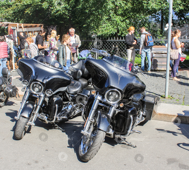 Скачать Два черных мотоцикла. фотосток Ozero