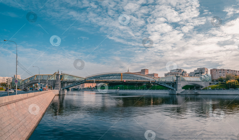 Скачать Панорамный вид на Пушкинский (Андреевский) мост в Москве фотосток Ozero