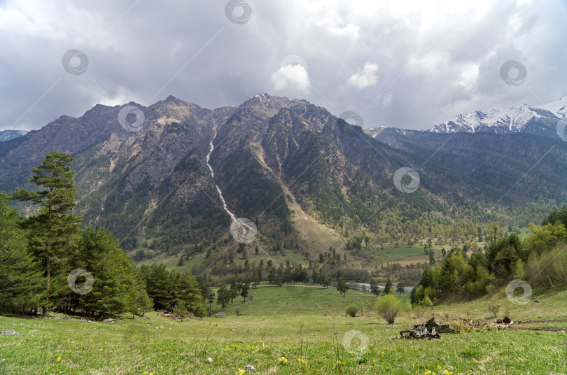 Скачать Горный пейзаж на Кавказе. фотосток Ozero