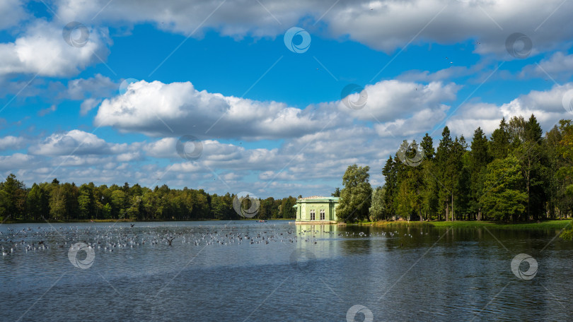 Скачать Павильон Венеры в парке древнего города Гатчины. Россия. фотосток Ozero