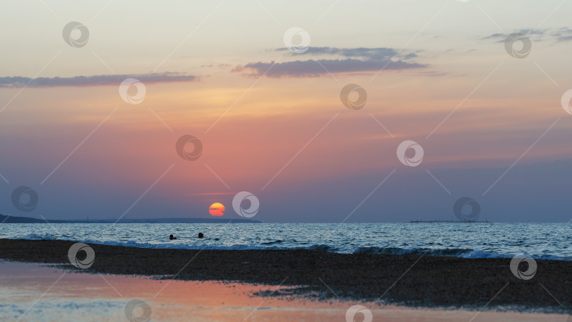 Скачать Морской пейзаж с прекрасным закатом фотосток Ozero