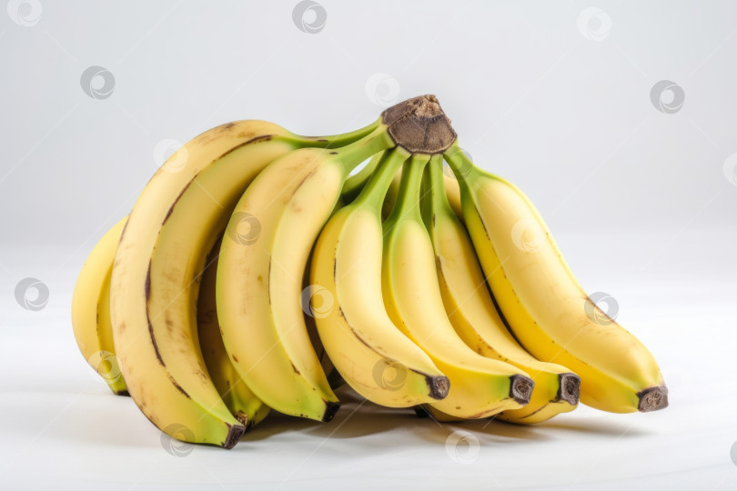 Скачать гроздь спелых бананов на чистом белом фоне фотосток Ozero