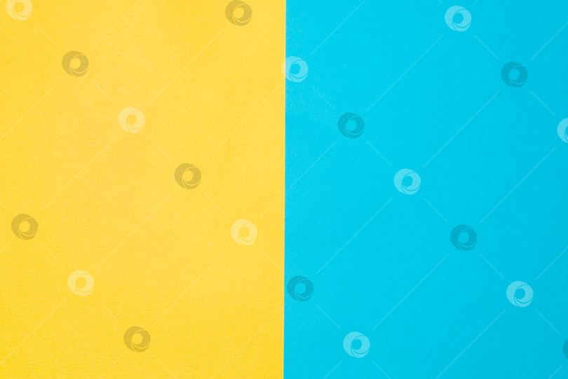 Скачать Вид сверху на фон из текстурной бумаги. Фон желто-голубого цвета. Два вертикальных фона фотосток Ozero