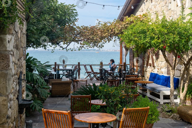 Скачать уличный ресторан на берегу моря в Сиде, Турция фотосток Ozero