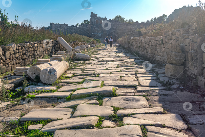 Скачать антикварная улица в древнем городе Сиде (ныне Манавгат, Турция) фотосток Ozero