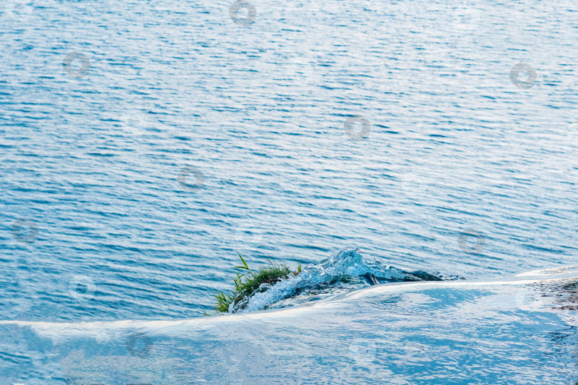 Скачать край земли, вид на море с вершины водопада, Нижний Дюден, Анталия фотосток Ozero