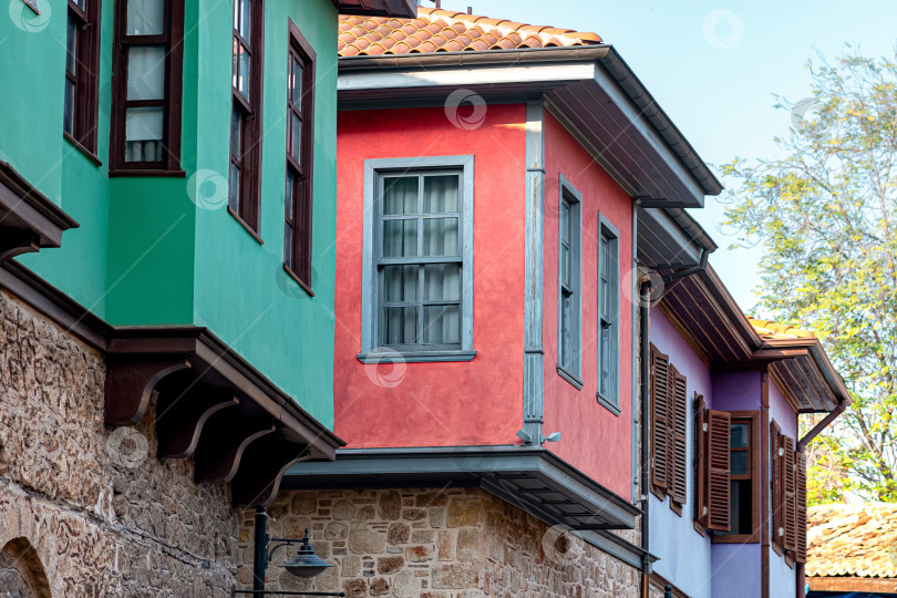 Скачать старинные красочные дома на исторической улице фотосток Ozero