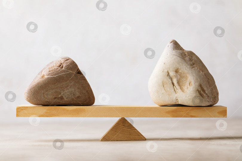 Скачать Балансировка камней на весах, шаблон для дизайнеров фотосток Ozero