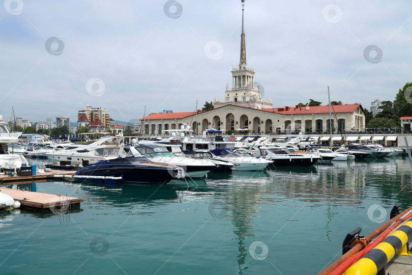 Скачать Вид на морской порт в Сочи. фотосток Ozero