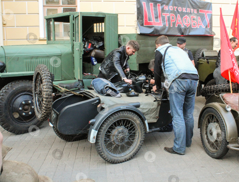 Скачать Военная техника на байк-шоу. фотосток Ozero