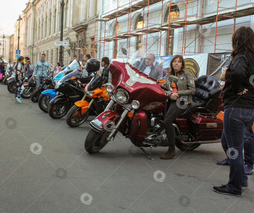 Скачать Байкеры на своих мотоциклах. фотосток Ozero