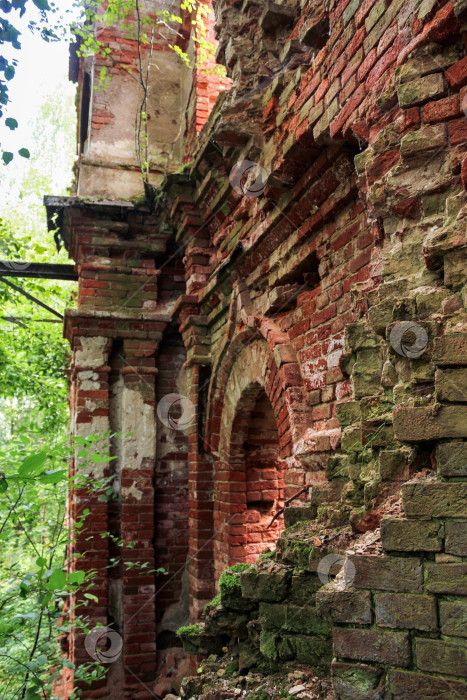 Скачать Руины древнего монастыря. фотосток Ozero