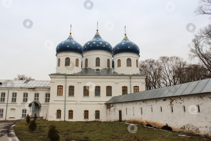 Скачать Голубой купол собора Святого Георгия. фотосток Ozero