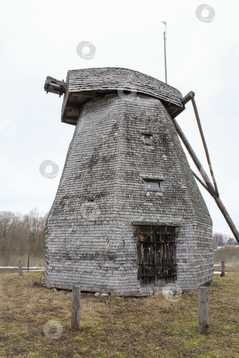 Скачать Корпус старой мельницы, крытый дранкой. фотосток Ozero