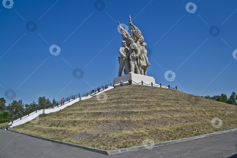 Скачать Монумент "Соединение фронтов" фотосток Ozero