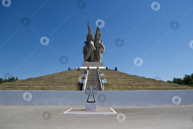 Скачать Монумент "Соединение фронтов" фотосток Ozero