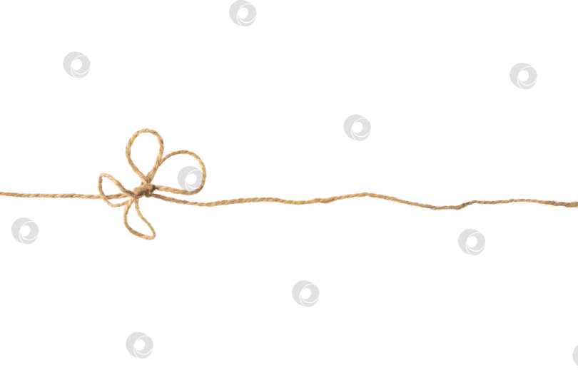 Скачать упаковочная веревка из джута с завязанным бантом, изолят для обрезки на белом фоне фотосток Ozero