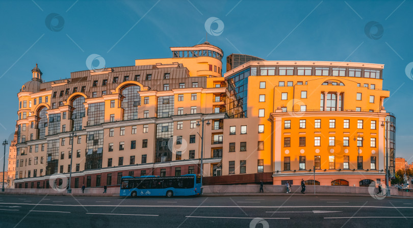 Скачать Большое здание на Якиманке, в Лубочном переулке в Москве. фотосток Ozero