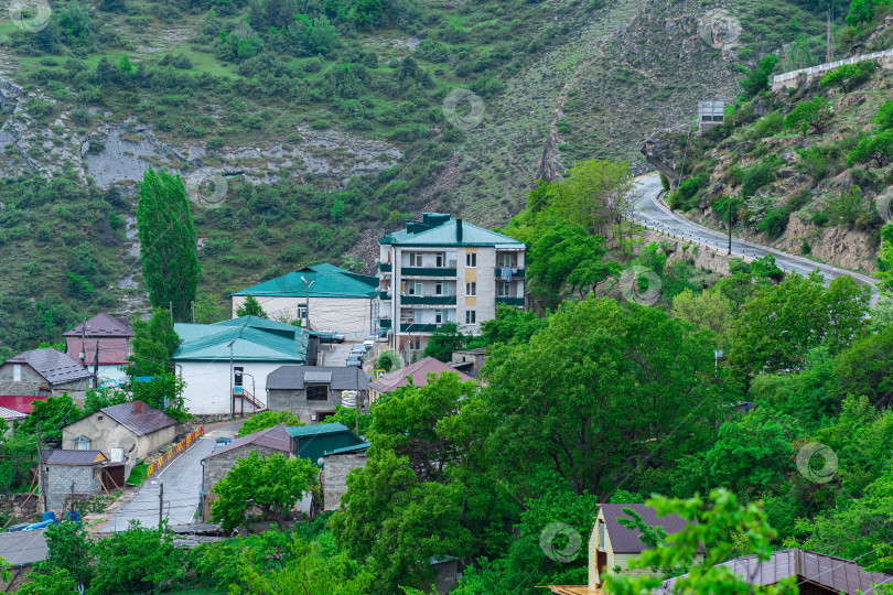 Скачать деревня рядом с шоссе на горном перевале, село Гуниб в Дагестане фотосток Ozero