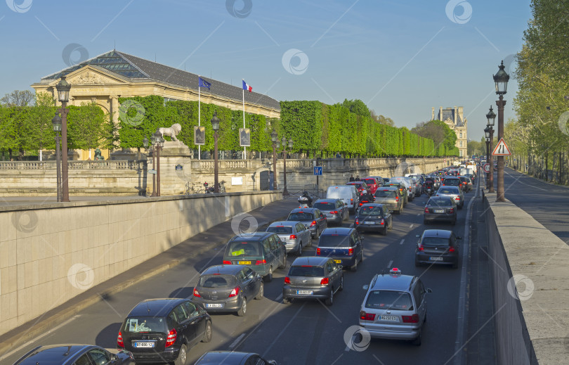 Скачать Дорожная пробка в Париже. фотосток Ozero