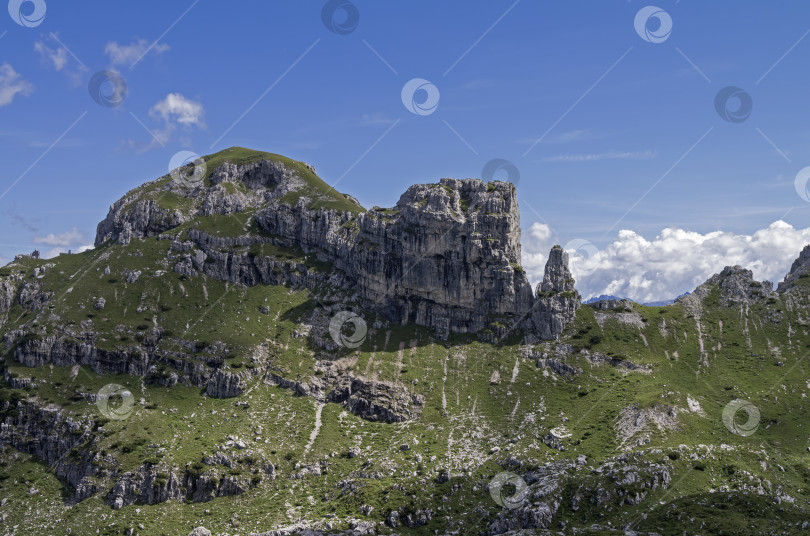 Скачать Горный пейзаж. Альпы, лето, Италия. фотосток Ozero